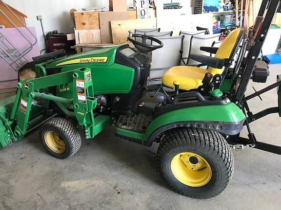 Image of John Deere 1025R equipment image 3