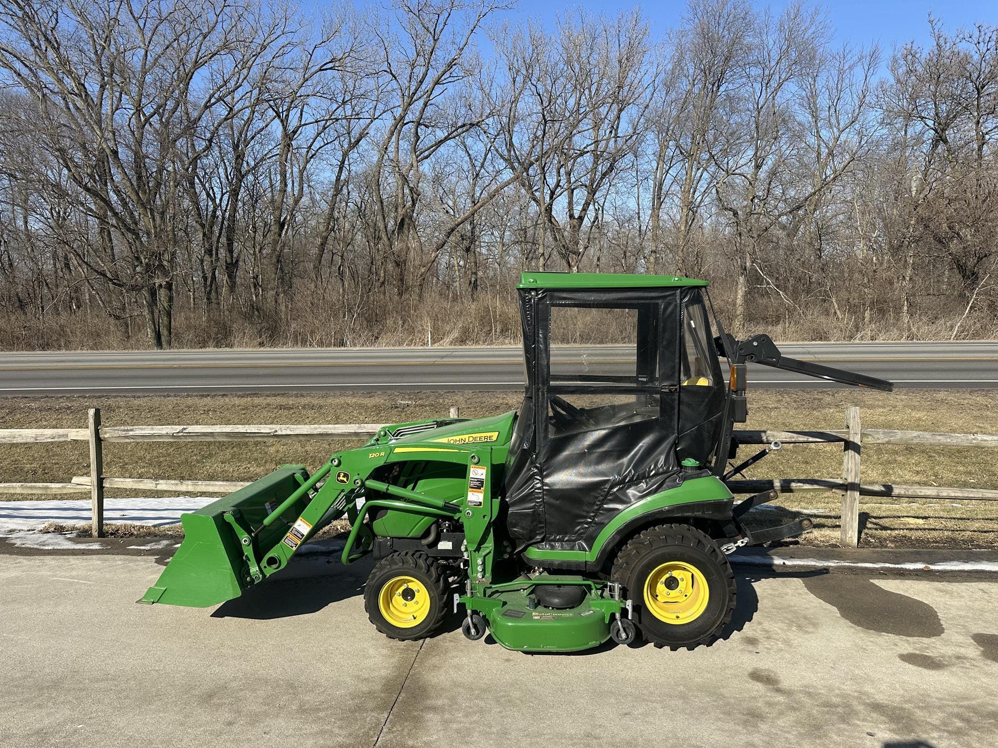 2018 John Deere 1025R Equipment Image0