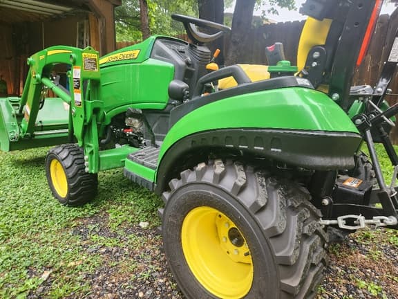 Image of John Deere 1025R equipment image 4