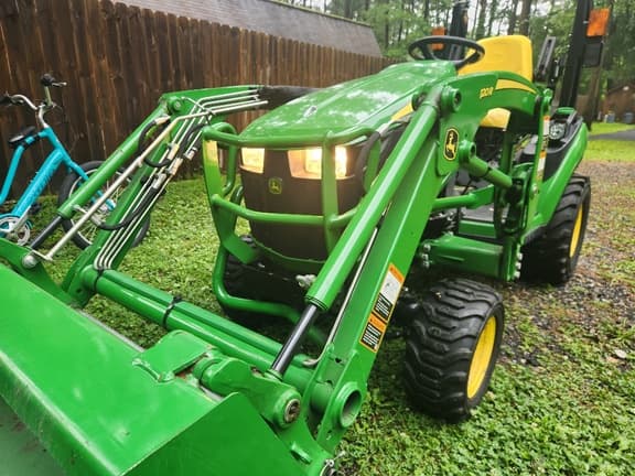 Image of John Deere 1025R equipment image 2