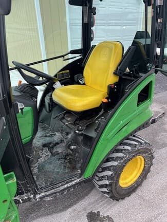 Image of John Deere 1025R equipment image 3