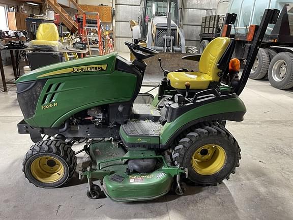 Image of John Deere 1025R equipment image 4