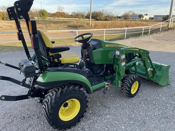 Image of John Deere 1025R equipment image 2