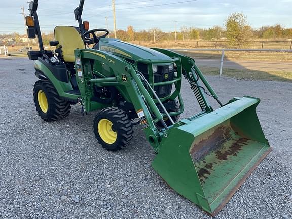 Image of John Deere 1025R equipment image 3