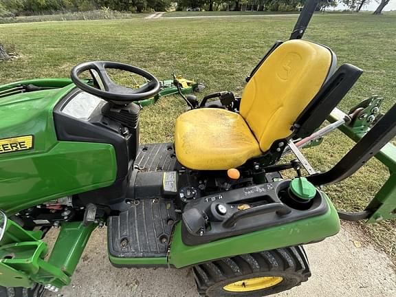 Image of John Deere 1025R equipment image 3