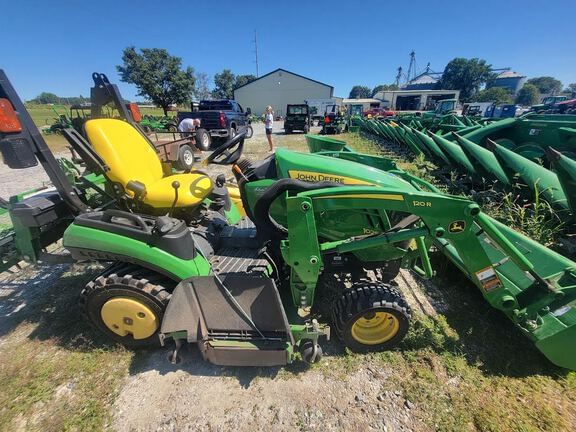2018 John Deere 1025R Equipment Image0