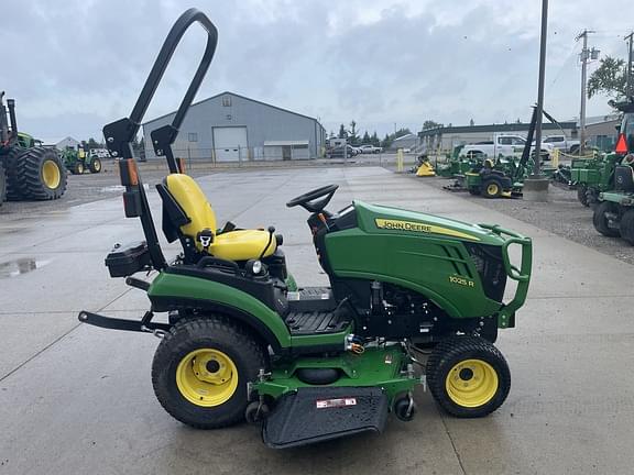 Image of John Deere 1025R equipment image 3