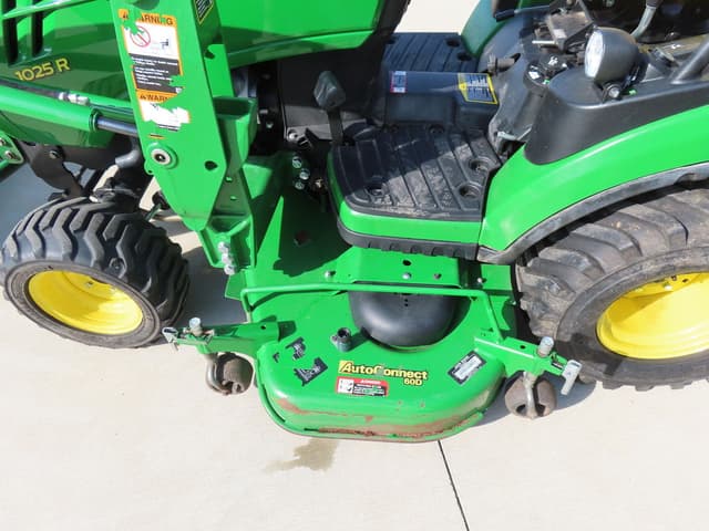 Image of John Deere 1025R equipment image 4