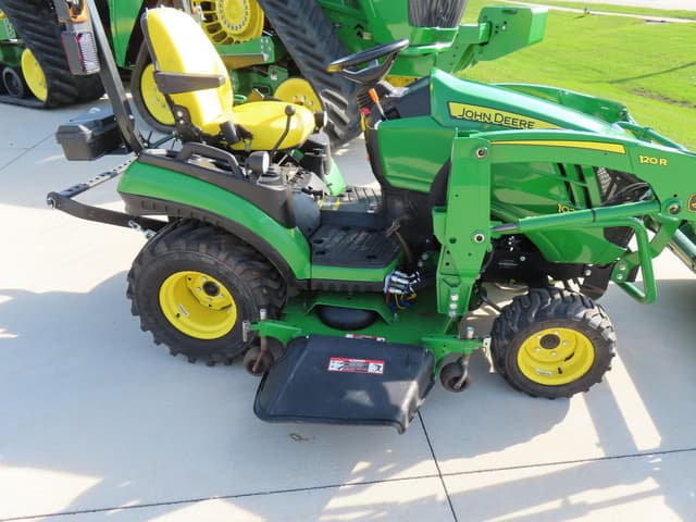 Image of John Deere 1025R equipment image 3