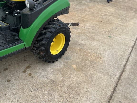 Image of John Deere 1025R equipment image 3