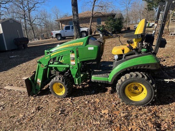 Image of John Deere 1025R equipment image 3