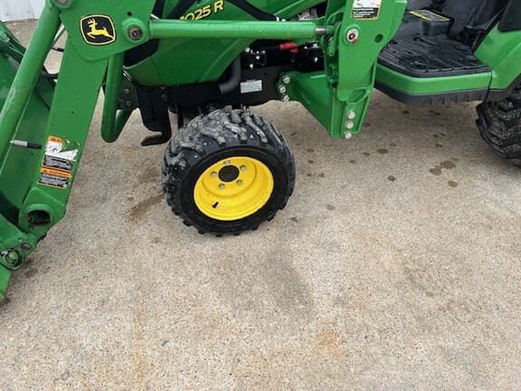 Image of John Deere 1025R equipment image 2
