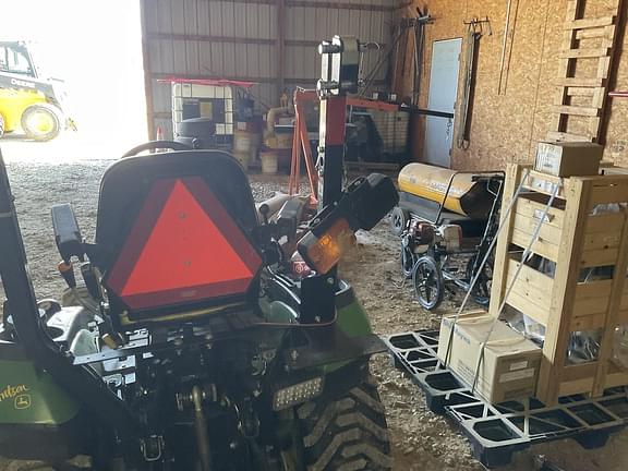 Image of John Deere 1025R equipment image 4