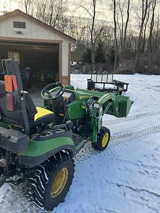 Image of John Deere 1025R equipment image 3