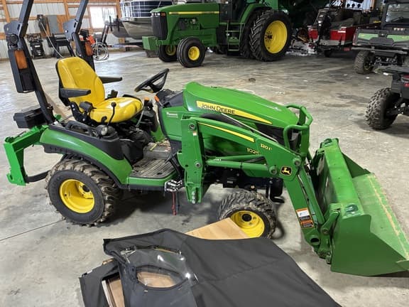 Image of John Deere 1025R equipment image 3