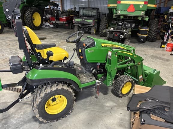 Image of John Deere 1025R equipment image 4
