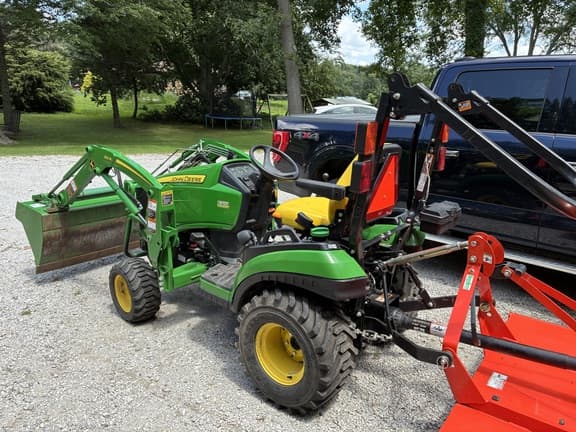 Image of John Deere 1025R equipment image 4