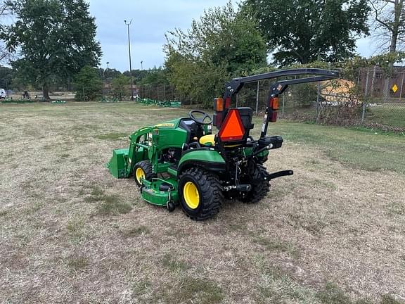 Image of John Deere 1025R equipment image 3