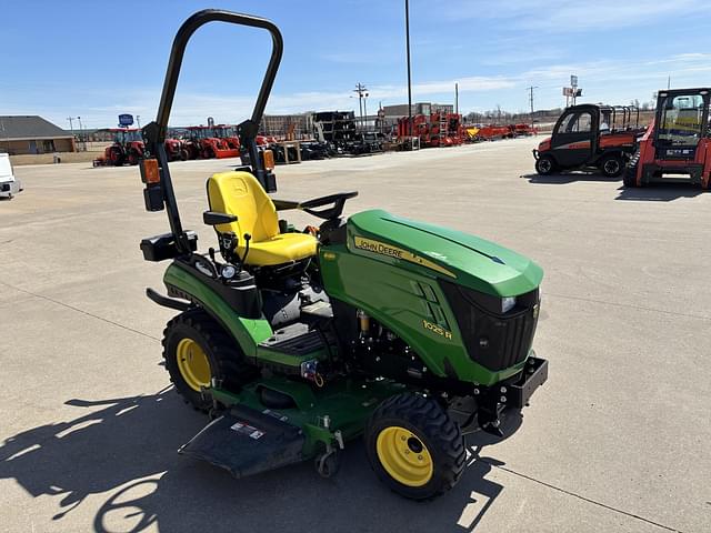 Image of John Deere 1025R equipment image 3