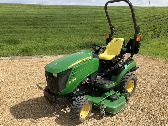 2018 John Deere 1025R Equipment Image0