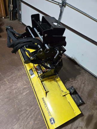 Image of John Deere 1025R equipment image 4