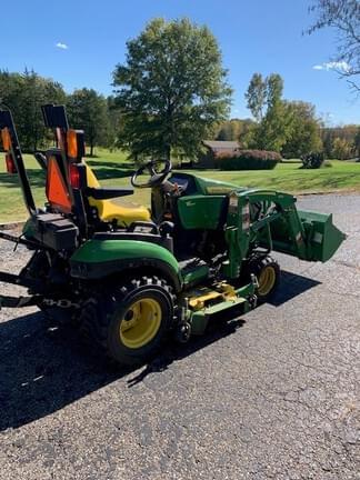 Image of John Deere 1025R equipment image 3