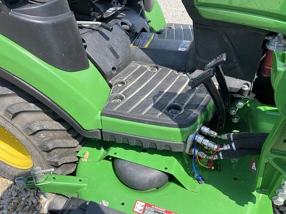 Image of John Deere 1025R equipment image 4