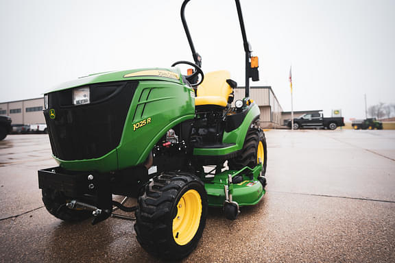 Image of John Deere 1025R equipment image 2