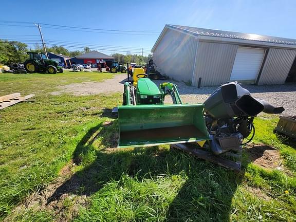 Image of John Deere 1025R equipment image 2