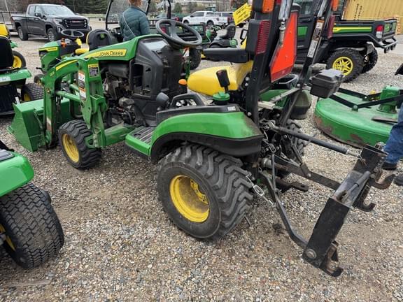 Image of John Deere 1025R equipment image 4