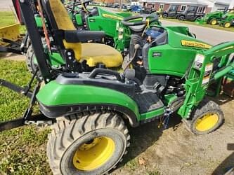 Image of John Deere 1025R equipment image 3