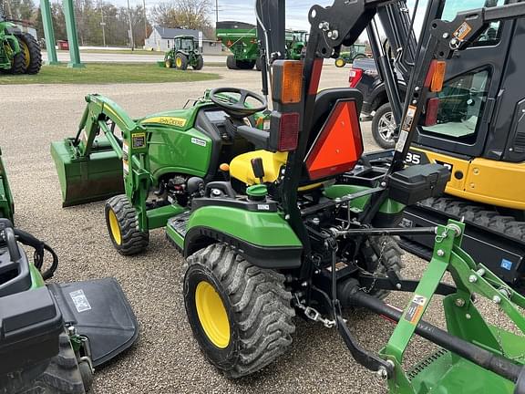 Image of John Deere 1025R equipment image 3