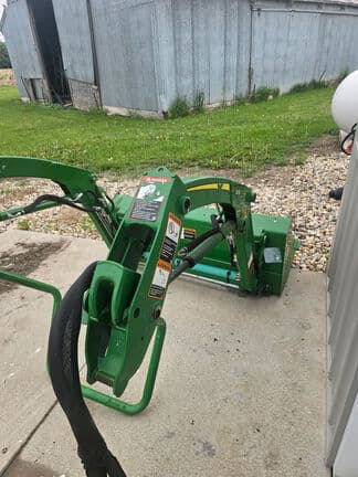 Image of John Deere 1025R equipment image 3