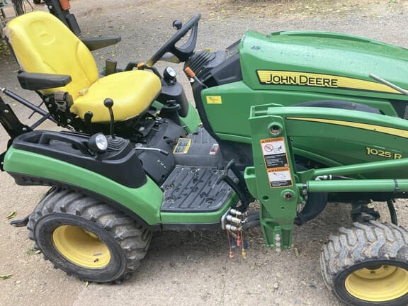 Image of John Deere 1025R equipment image 4