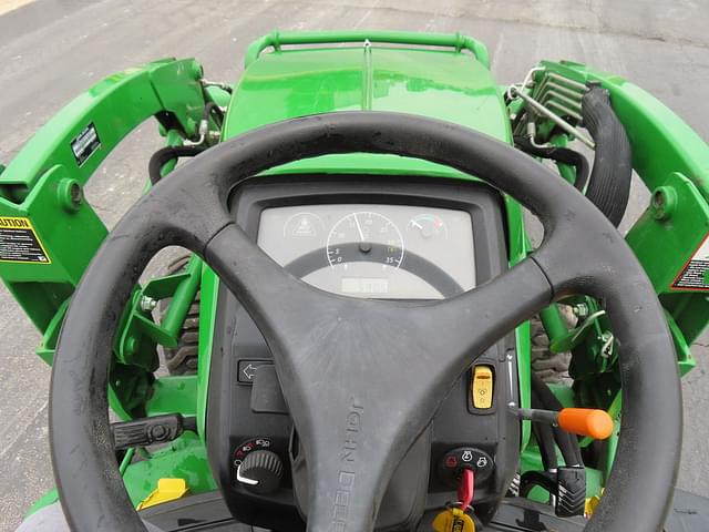 Image of John Deere 1025R equipment image 4