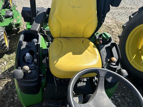 Image of John Deere 1025R equipment image 3