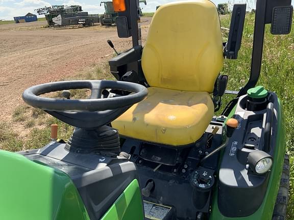 Image of John Deere 1025R equipment image 2