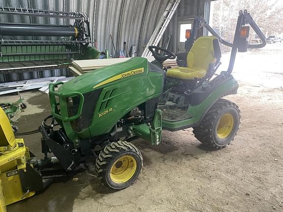 Image of John Deere 1025R equipment image 4