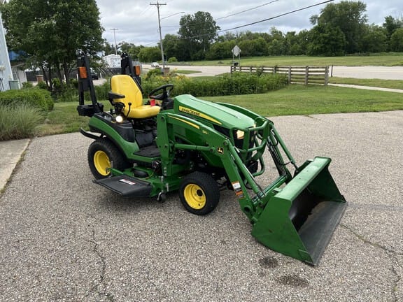 2018 John Deere 1025R Equipment Image0