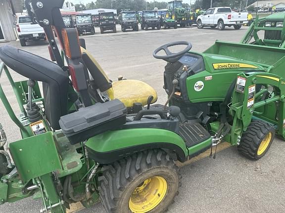 Image of John Deere 1025R equipment image 3