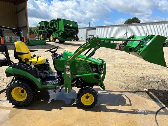 2018 John Deere 1025R Equipment Image0