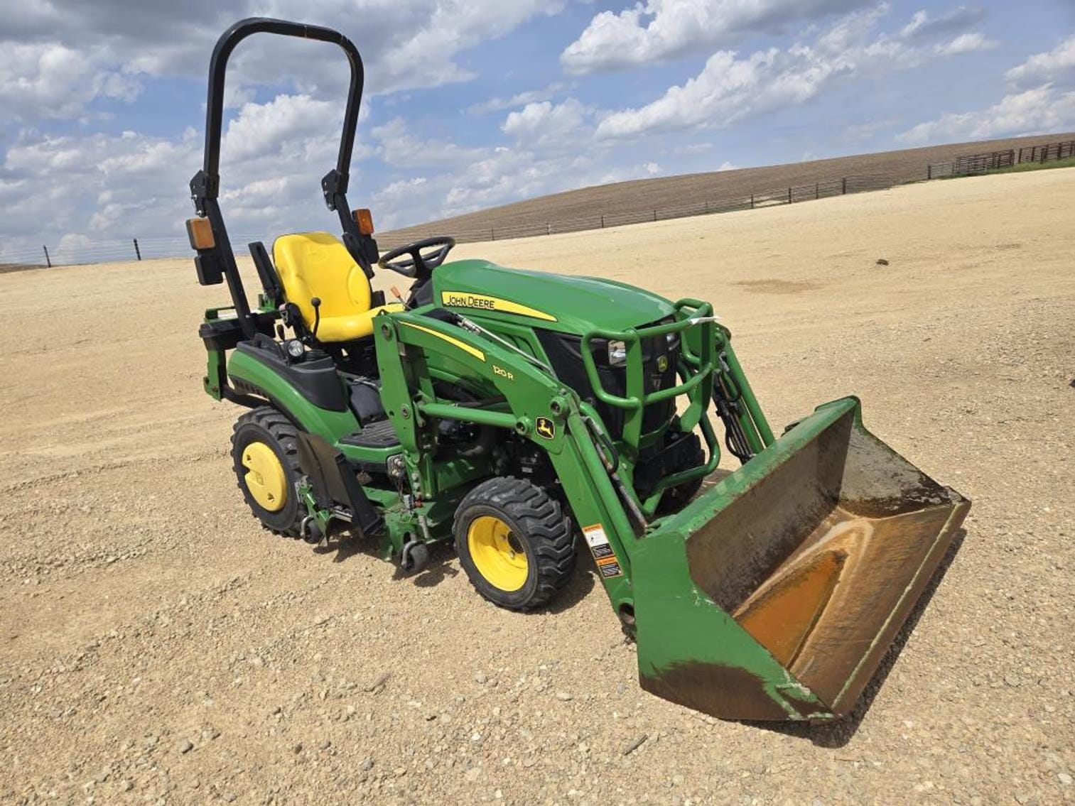 2018 John Deere 1025R Equipment Image0
