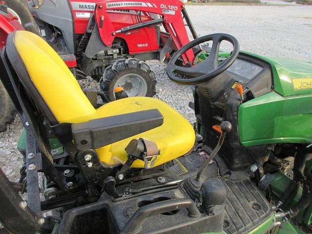 Image of John Deere 1025R equipment image 3