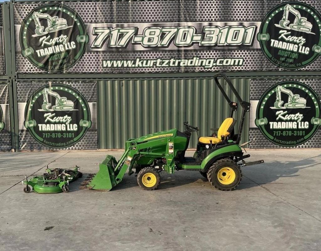 2018 John Deere 1025R Equipment Image0
