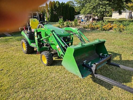 Image of John Deere 1025R equipment image 1