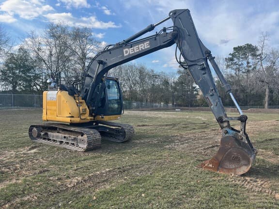 Image of John Deere 135G equipment image 3