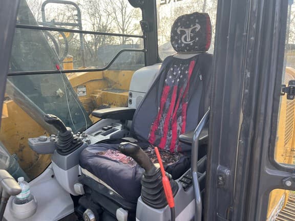 Image of John Deere 135G equipment image 4