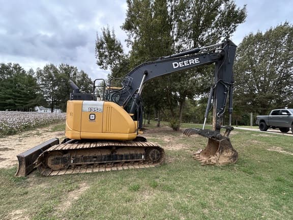 Image of John Deere 135G equipment image 4
