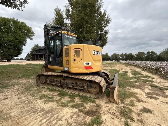 Image of John Deere 135G equipment image 3