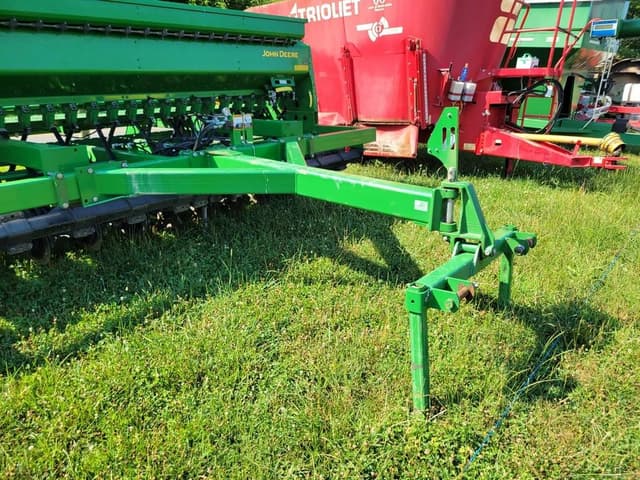 Image of John Deere 1590 equipment image 1
